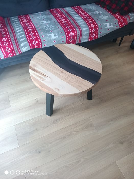 Stolik kawowy z żywicą