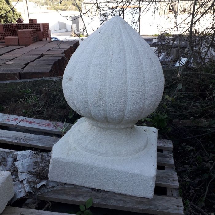 Pinhas á Portuguesa em pedra. dimensão rara