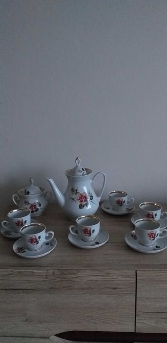 Serwis porcelanowy sygnowany.