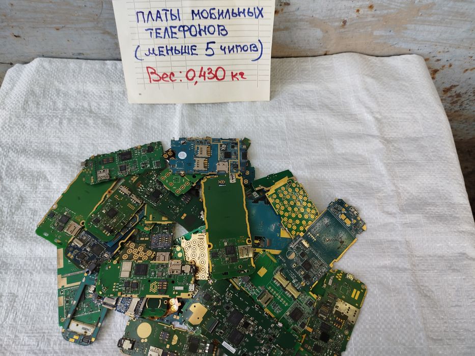 Радиодетали:платы мобильных тлф.+оперативка