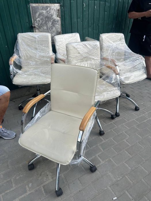 Кресла для офиса та дома в количестве сеточные кожанные кожзаменитель от 900грн