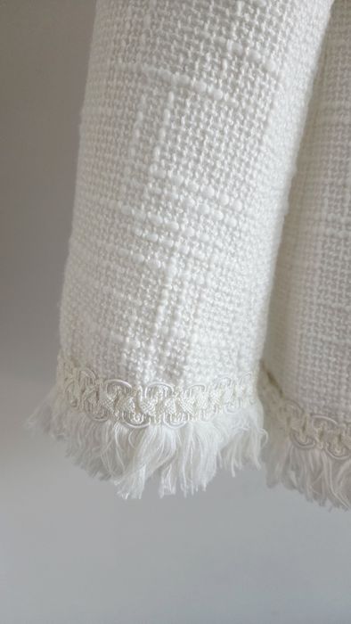 Biała kremowa marynarka z frędzlami guziki perły elegancka classic