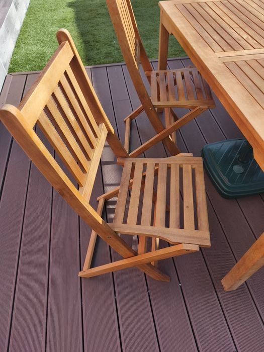 Mesa de jardim de madeira