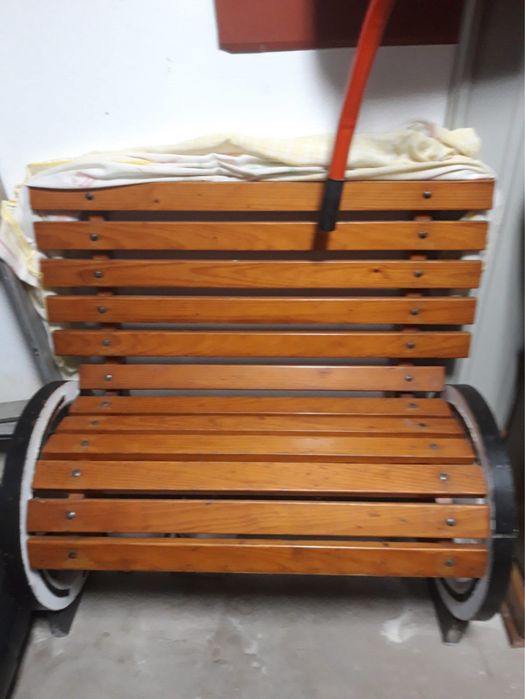 Banco rustico de madeira