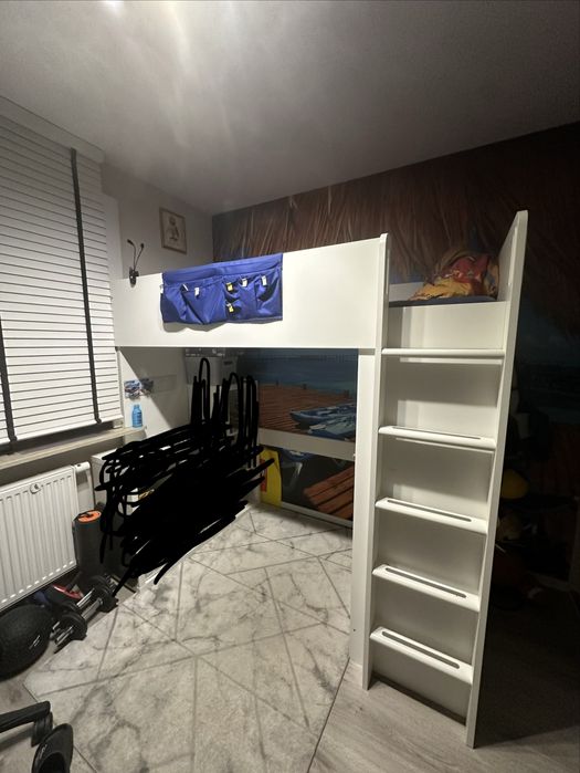 Lóżko na antresoli