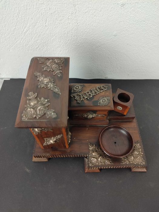 Caixa em madeira e prata