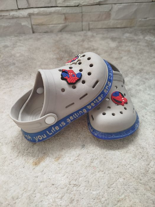 Крокси , шльопанці, босоніжки