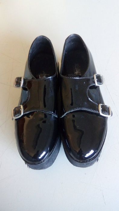 URGENTE Vendo Sapatos 36 praticamente novos foram usados 2/3 vezes.