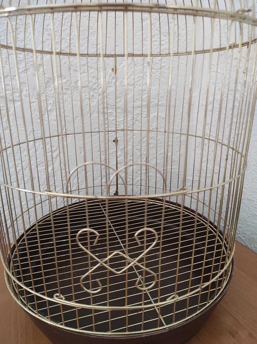Гарна клітка для папуги