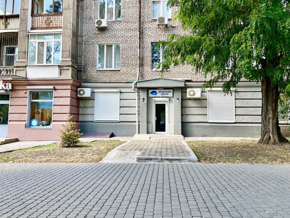 Комерційне приміщення на фасаді бул. Маяковського