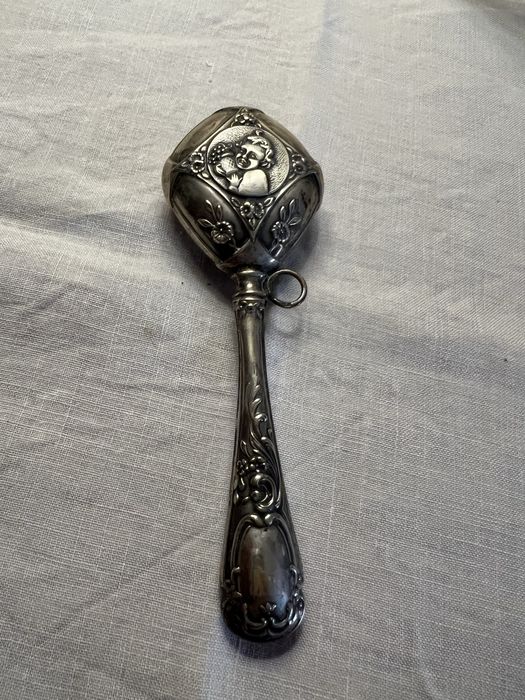 Roca de bebé em prata