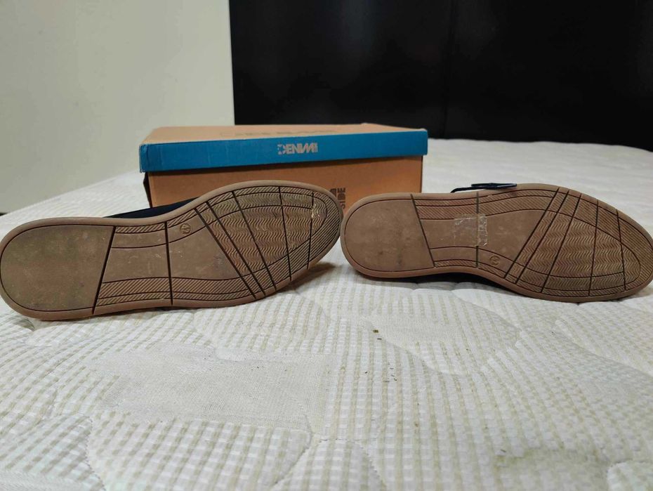 Sapatos pretos novos, tamanho 42