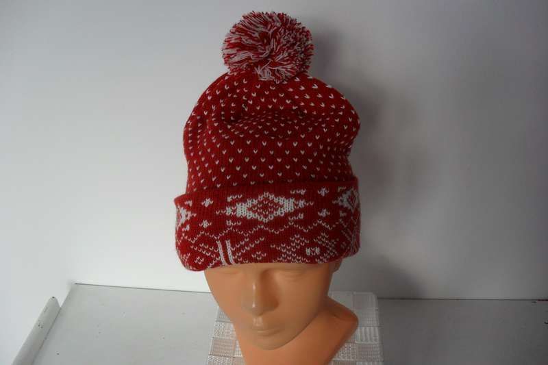 NOWA czapka czerwona z pomponem