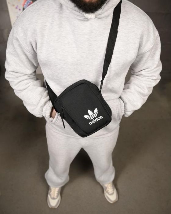 Барсетка через плече