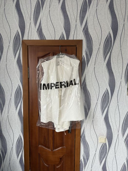 Жіночий білий костюм Imperial