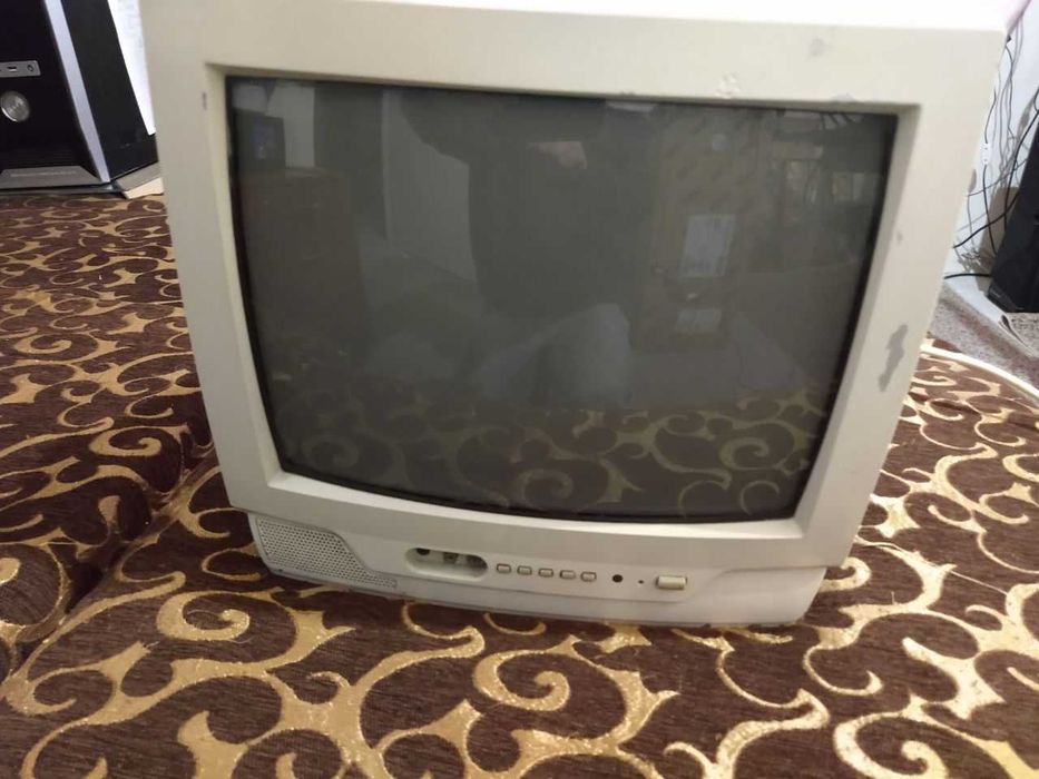 Телевизор JVC AV-14115EE 14-дюймов (37 см) цветной. 1998. Винтаж.
