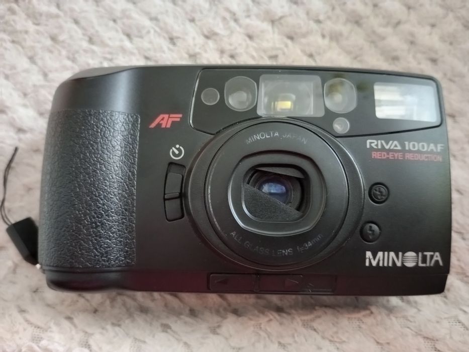 Minolta Riva 100AF red-eye reduction