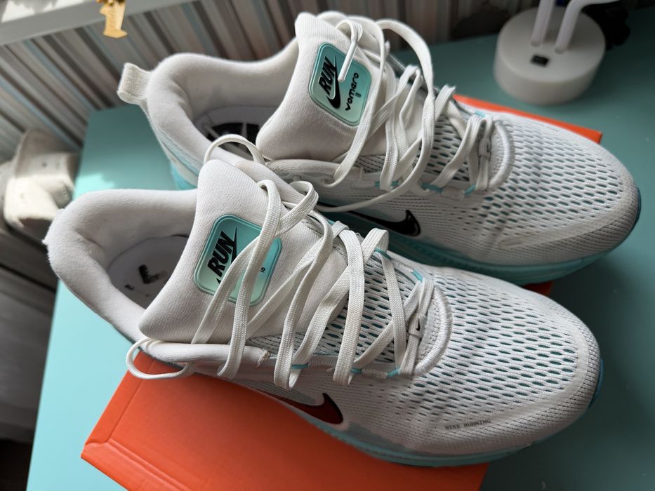 Чоловічі кросівки NIKE VOMERO 18
