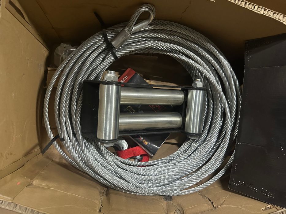 Трос стальной 30м длины с направляющим