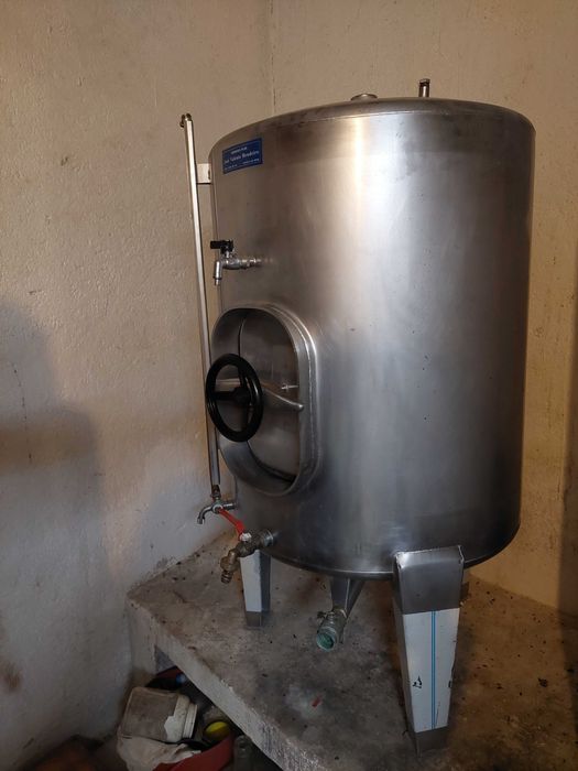 Cuba para vinho, em inox (100/150L).