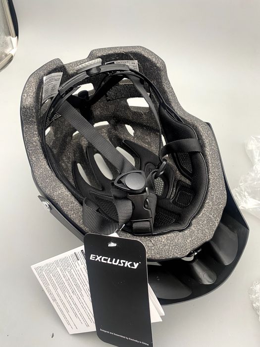 Kask rowerowy Exclusky, przeznaczony do jazdy na rowerze górskim