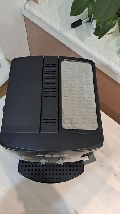 Кавомашина Delonghi Caffe Cortina.