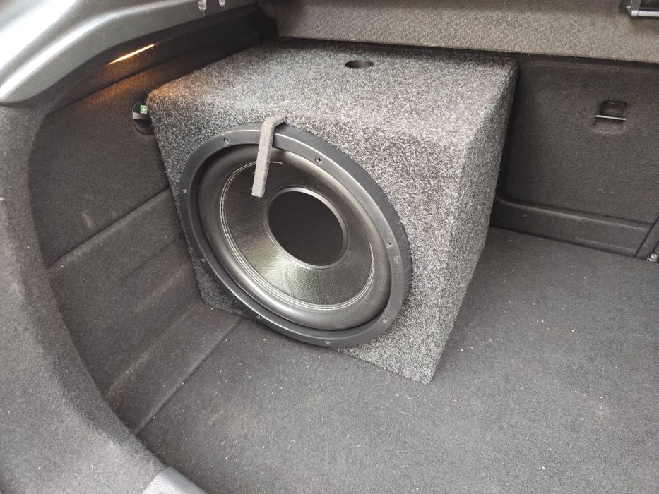 Esse preço já montado no seu carro , caixa  nova. , sub 1600W com amplificador e cabos  , já sai sem preocupação , tudo novo
