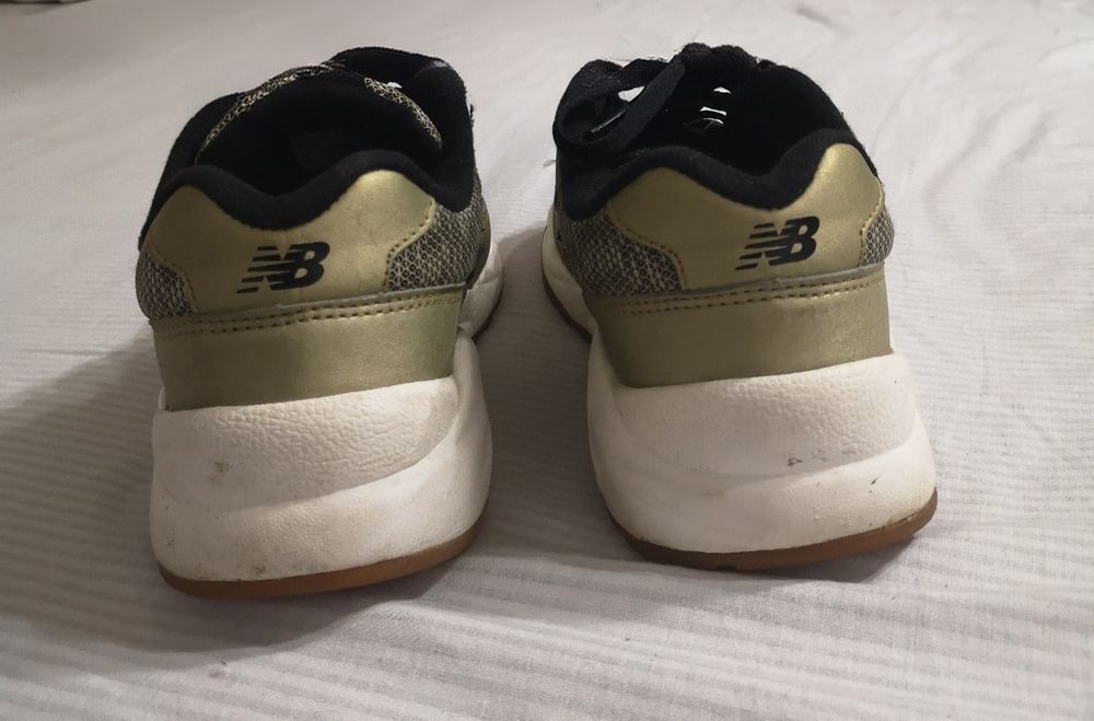 Sapatilhas de mulher NB. Originais. Tam. 37. Como novas.