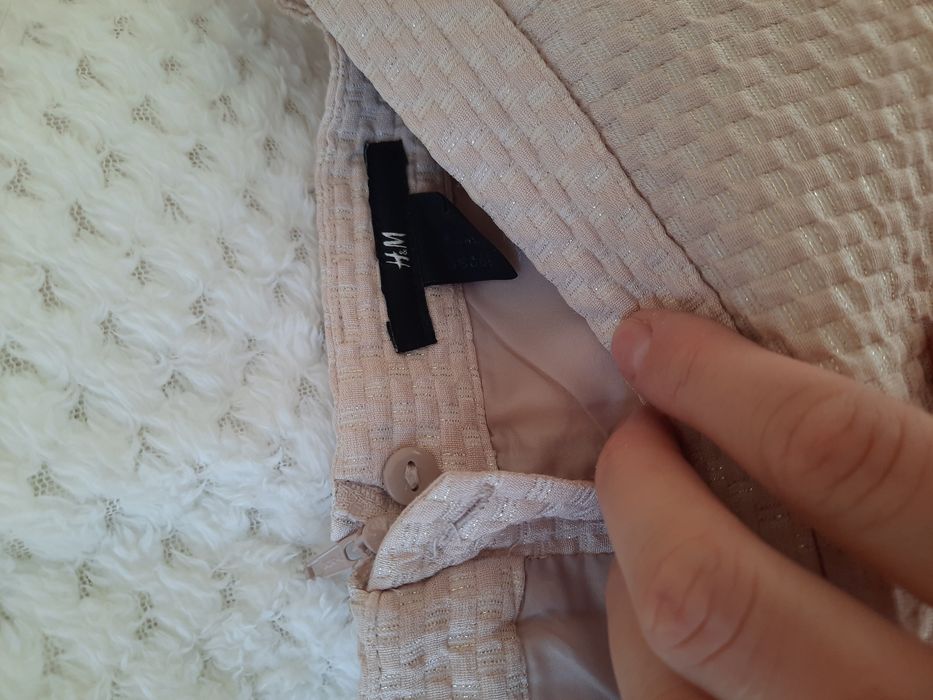 Spódnica pudrowa pudroworóżowa w kontrafałdy M 38 H&M