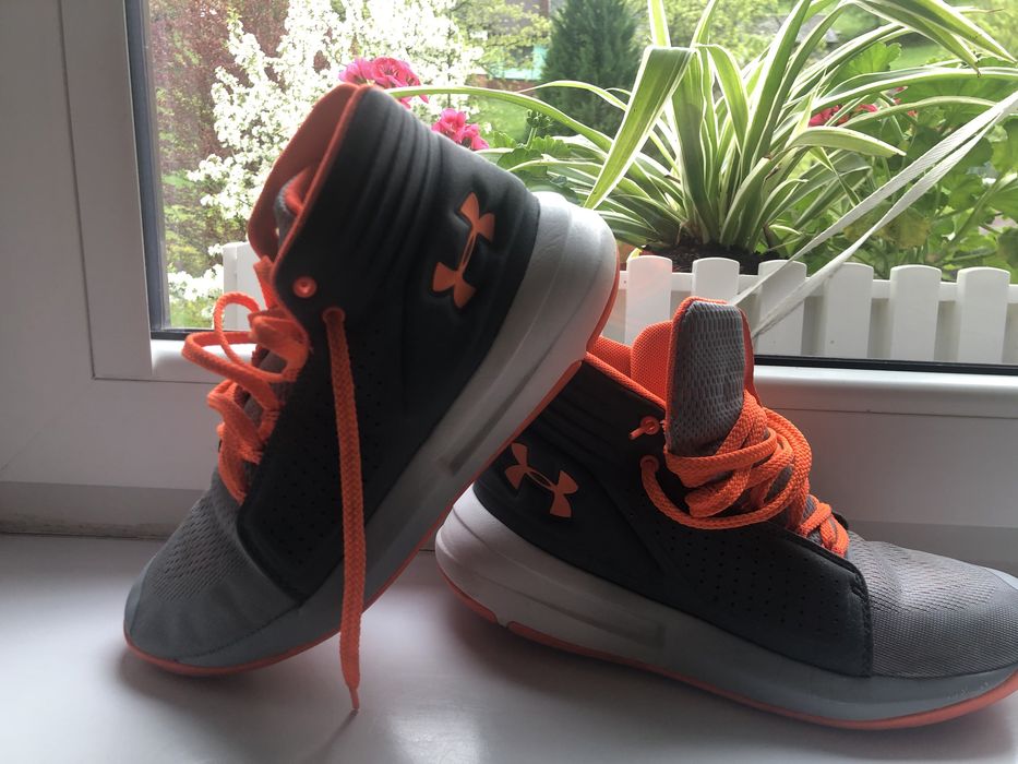 Buty sportowe Under Armour rozm. 38,5