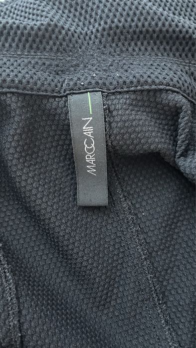 Marc cain czarna marynarka z lamówką 2
