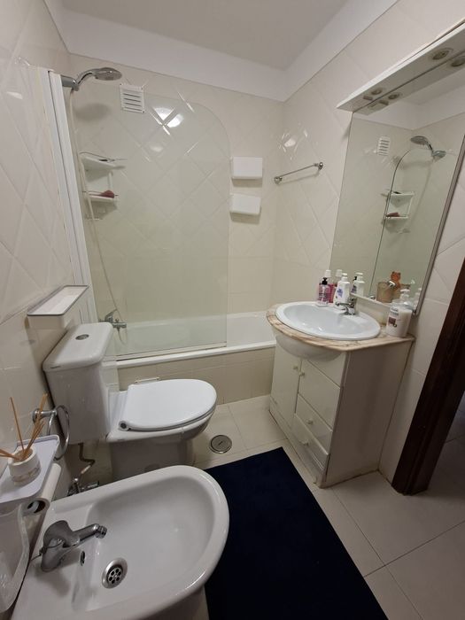 Aluga-se apartamento T2 nas Abadias