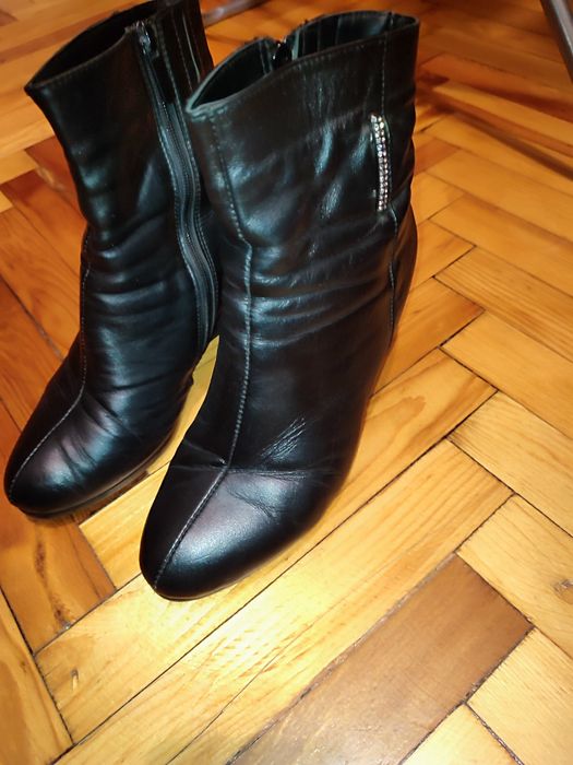 Кожаные ботинки на танкетке 38