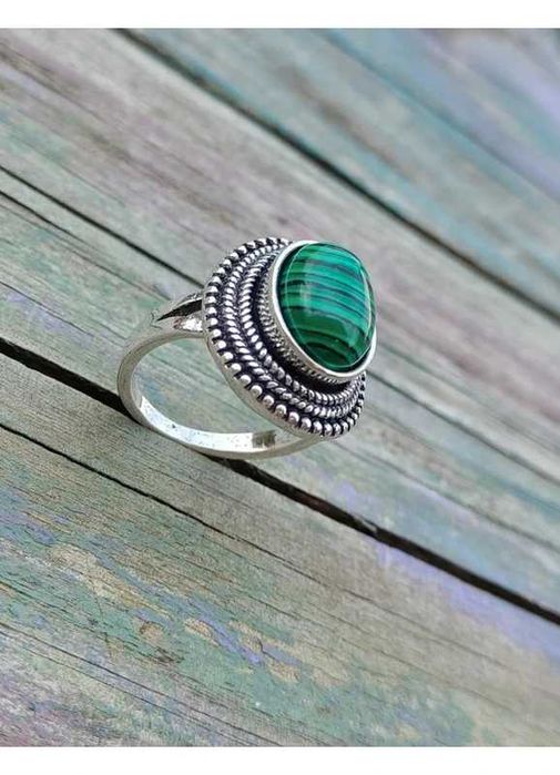 Pierścień z malachitem – mistyczna zieleń natury, talizman etno retro