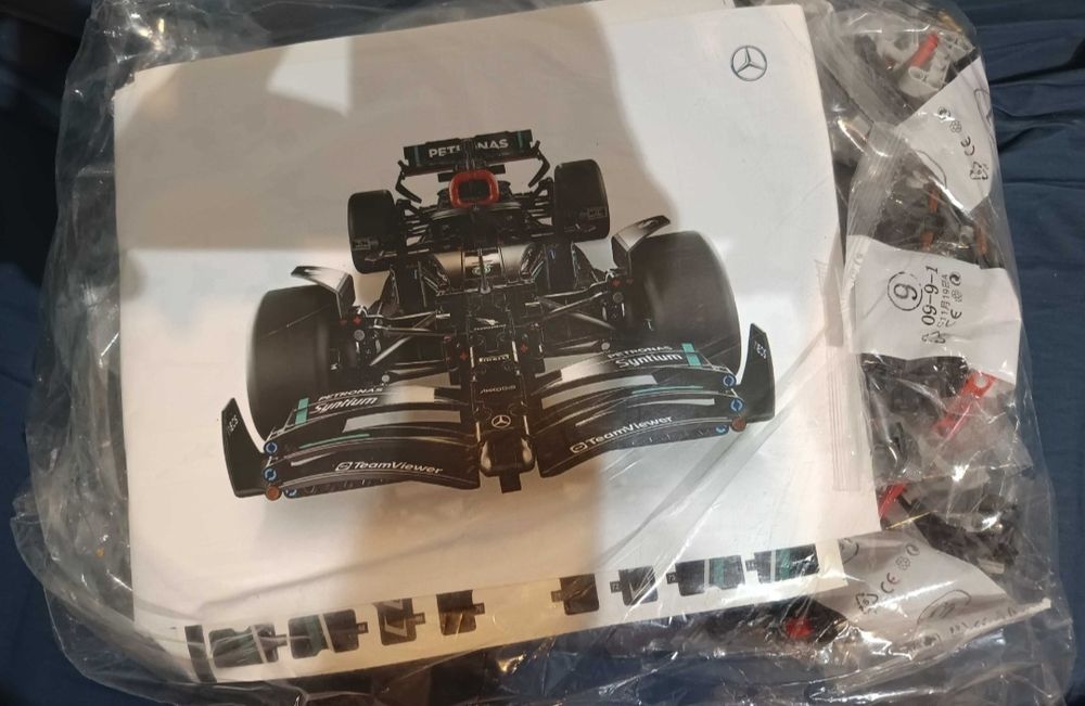 Klocki Mercedes AMG F1 W14 E PERFORMANCE  skala1:8