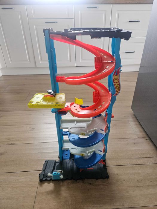 Wyścigowa wieża hot wheels
