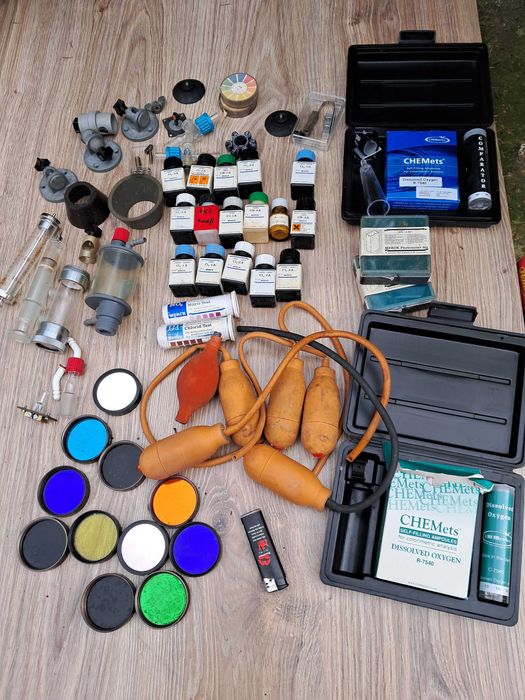 Szklane strzykawki z DDR