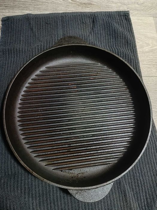 Сковорідка чавунна з кришкою діаметр 30 см