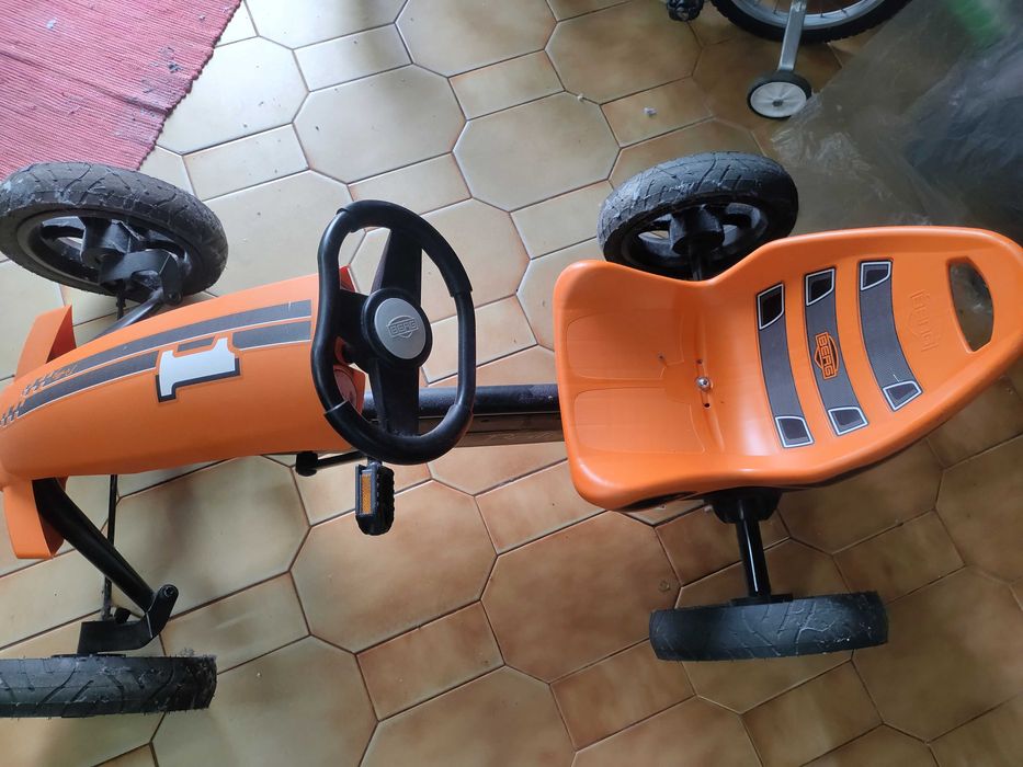 Carrinho de pedais berg dos 4 aos 12 anos