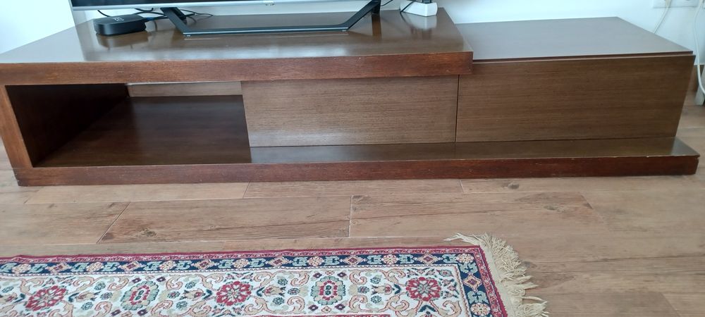 Móvel para televisão e multimédia