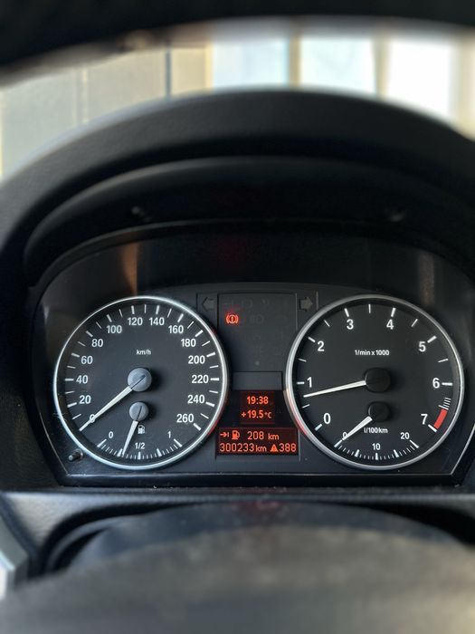 Продам bmw e90. 318.2.0