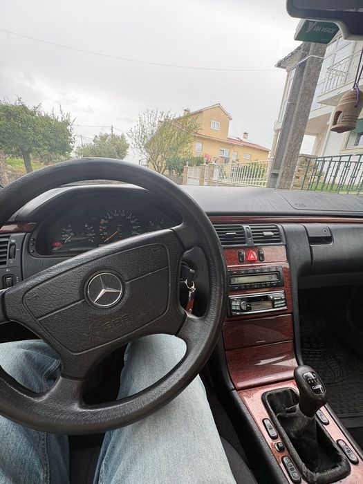 Mercedes E290  td