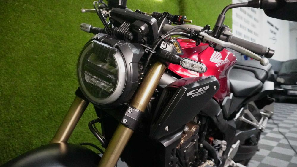 CB650R 2022 10.000 Kms! AKRAPOVIČ