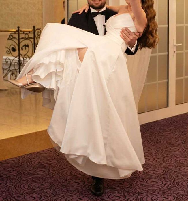 Suknia ślubna literka A błyszczące mikado