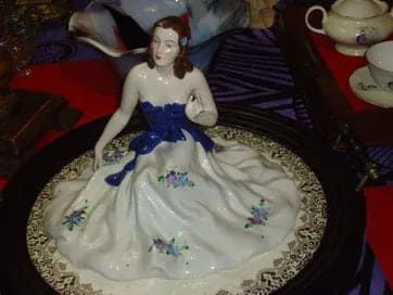 Estatueta Muito Rara em Porcelana Europeia Royal Dux Bohemia