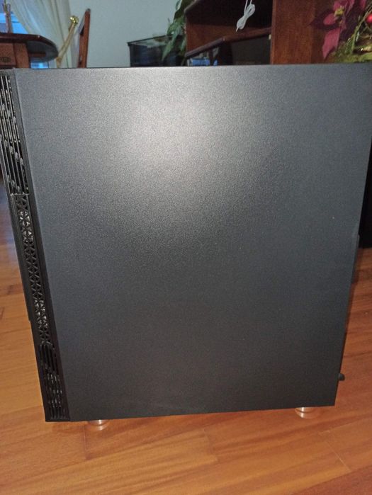 Vendo PC Gaming usado, em bom estado geral e sempre bem estimado