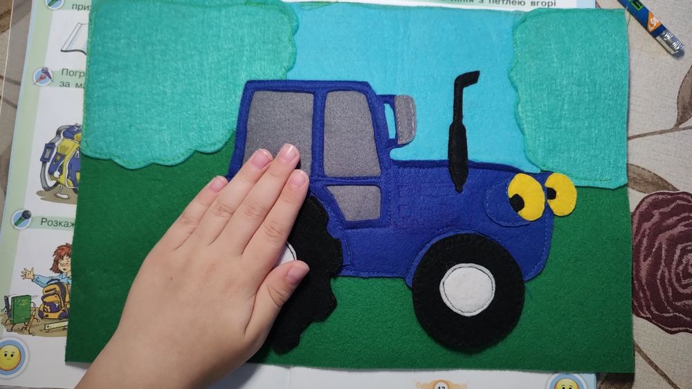 Играшки з фетру ,Ферма із фетру багато домашніх тваринок,синій трактор