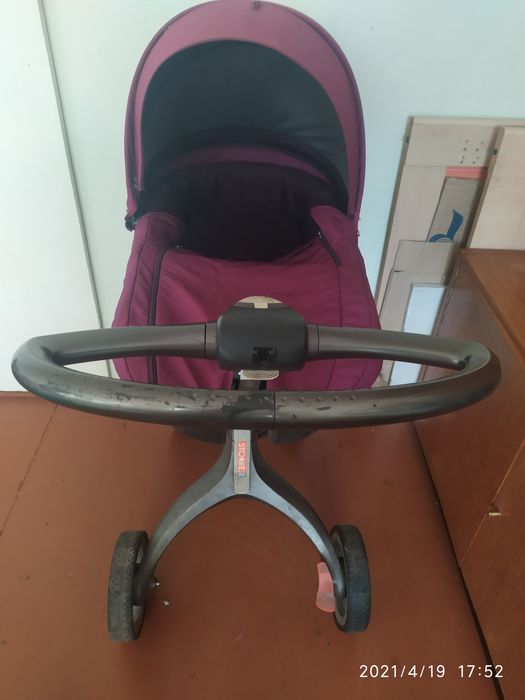 Срочный продаж Коляска Stokke  и ванночки для купания