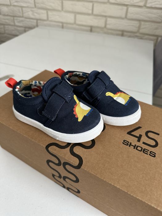 Кеди мокасіни тапочки