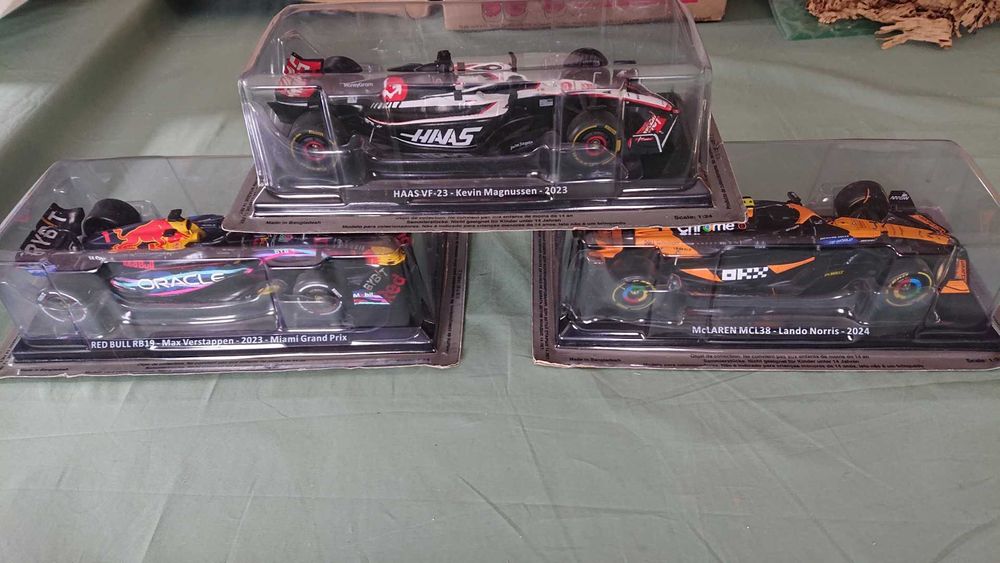 Formula 1 (escala 1/24) (A1/3):  21 modelos F1